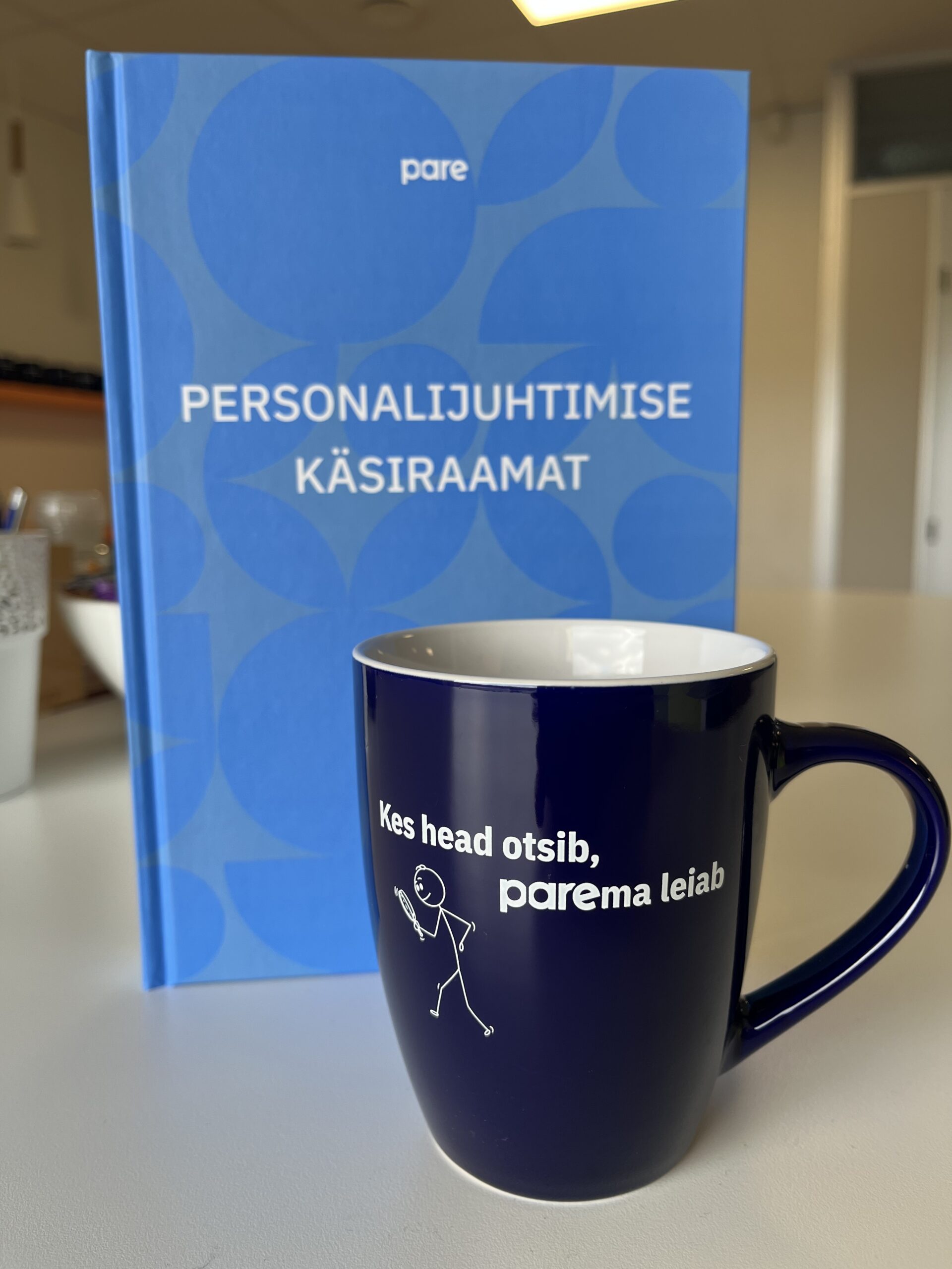 Personalijuhtimise käsiraamat 2024 + PARE kruus