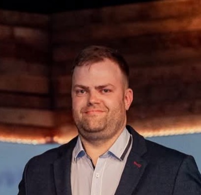 Kenno Aljas, Sigma Polymer Groupi Saaremaa tehase juht   Õppisin Tallinna Tehnikakõrgkoolis tehnomaterjalide ja turunduse erialal. Teisel aastal läksin praktika